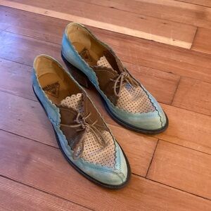 Stylish Two-Tone Women’s Brogues